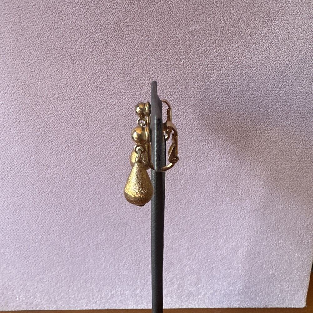 VTG Signed Napier Clip On Earrings Gold Tone Textured Drop Dangle Timeless - Picture 9 of 12